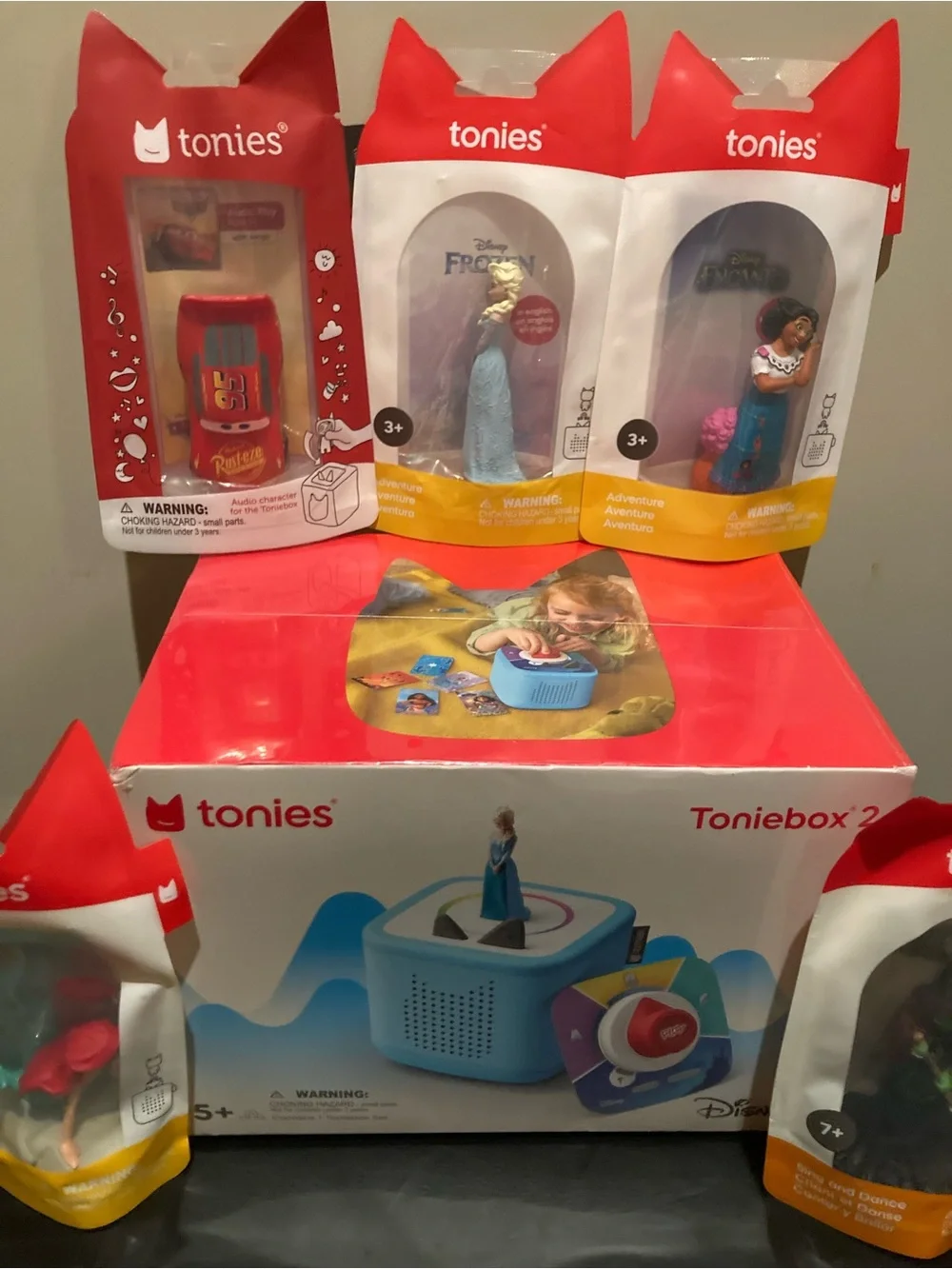 Disney Tonies Blue Toniebox Starter Set with Colorful Character Tonies (7)